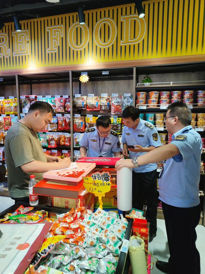 邻水县市场监管局开展过度包装与“天价”月饼市场专项检查，规范食品经营秩序